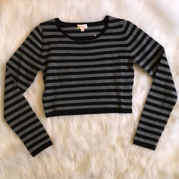 Ambiance by F21, medium striped crop top - Picture 2 of 5